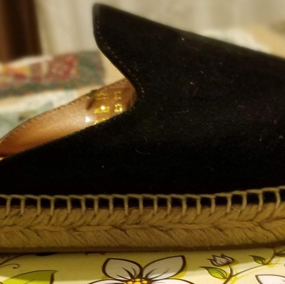 Flat sandal